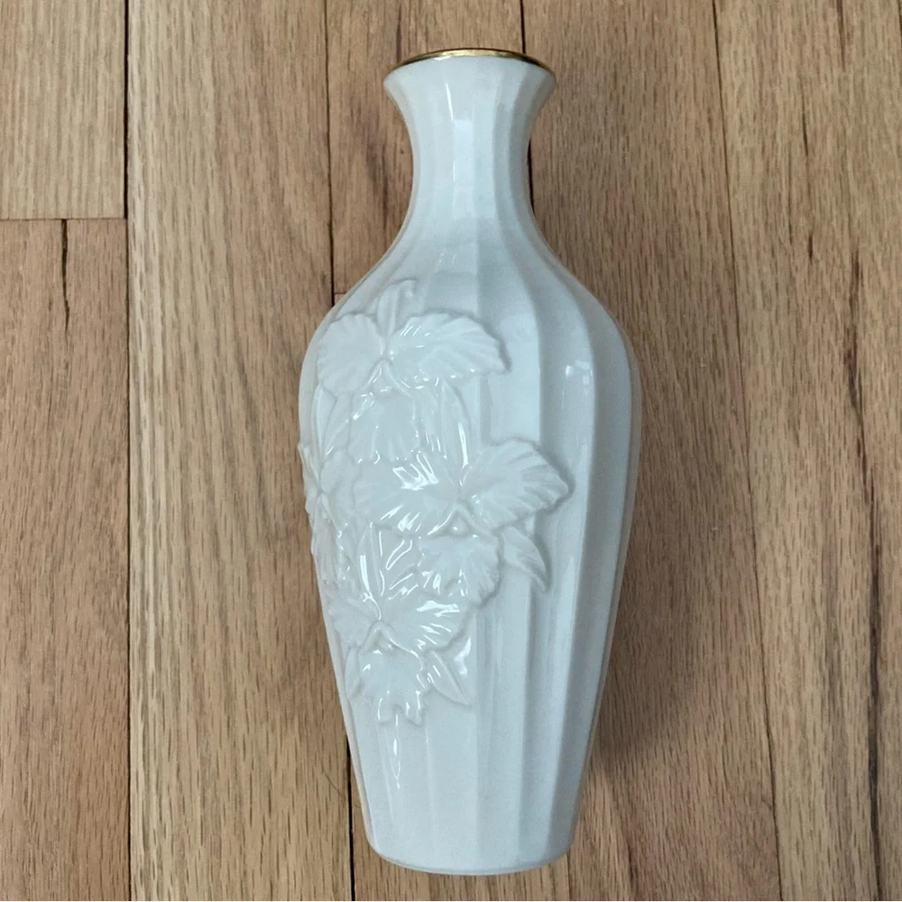 Vintage 80’s Lenox Classic Off White Porcelain Bud Vase with 24K Gold Trim.